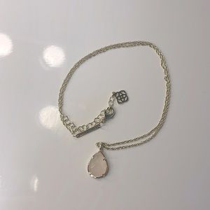 Beautiful Kendra Scott necklace, brand new no tarnishing at all.